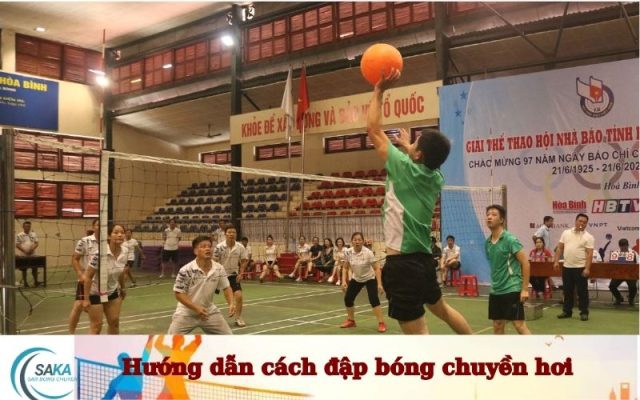 Hướng dẫn cách đập bóng chuyền hơi