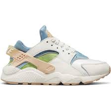 nike-air-huarache-se 1